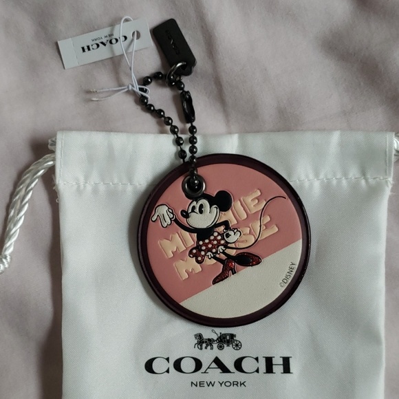Disney coach keychain - Picture 1 of 4